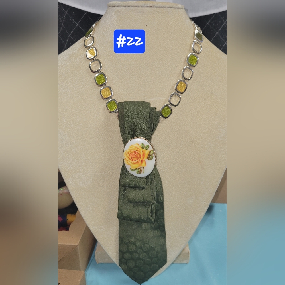 Elegant Green and Gold Twist On A Power Tie Necklace with Rose